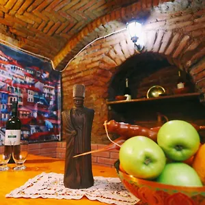 guesthouse-in-old-tbilisi-liberty-square.alltbilisihotels.com/